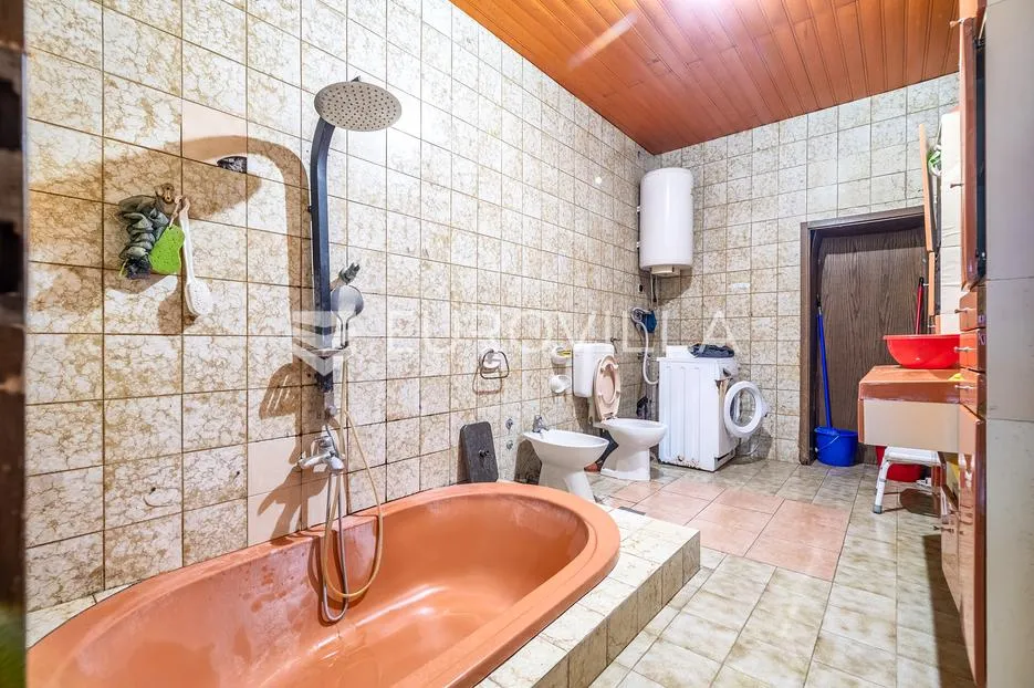 zagreb, remete, peterosoban dvoetažan stan, 216 m² - slika 3