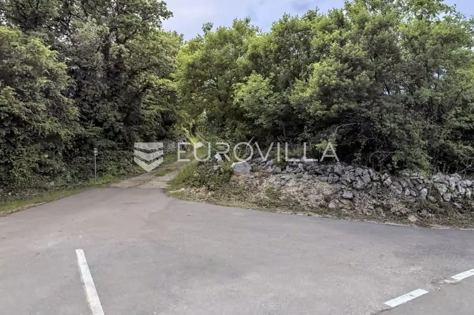 Krk, Malinska, prostrano poljoprivredno zemljište 7790 m² idealno za OPG ili suhu marinu - Sveti Anton