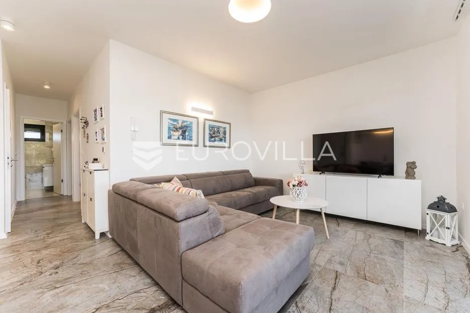 zadar, sveti filip i jakov, luksuzni dvoetažni penthouse s jacuzzijem, 2. red do mora - slika 7