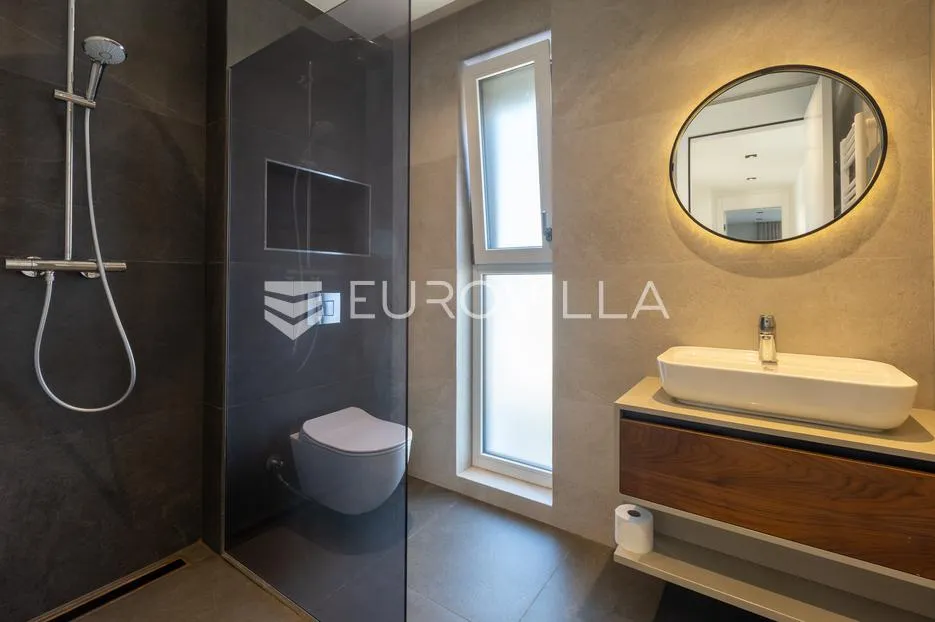 istra, poreč, najam kuće 116 m² s jacuzzijem i vrtom na super lokaciji s pogledom na more - slika 20