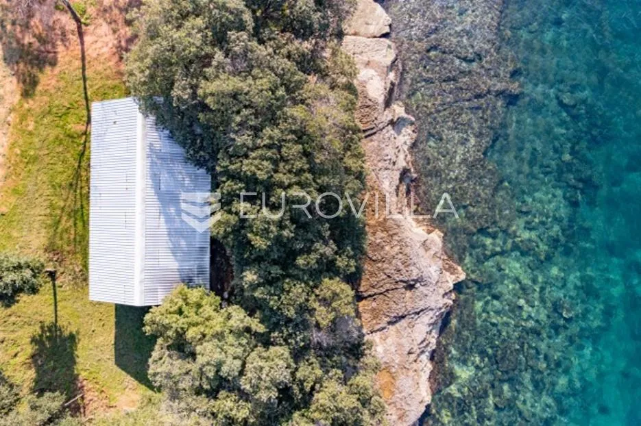 istra, banjole zemljište 2700 m2 prvi red do mora s dva legalizirana objekta 67 m2 i 24 m2 - slika 17
