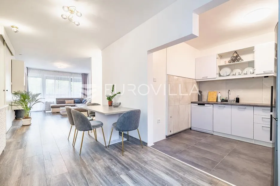 zagreb, dugave prekrasan četverosoban stan 92 m2 - slika 3