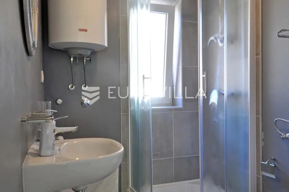 istra, premantura, vezana kuća s dva stana na odličnoj lokaciji, 90 m², uređeno - slika 19