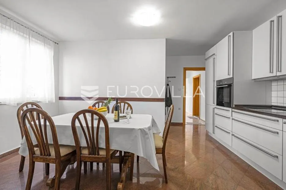skradin, dubravice, kuća sa 7 apartmana i velikim bazenom, 760 m² - slika 17