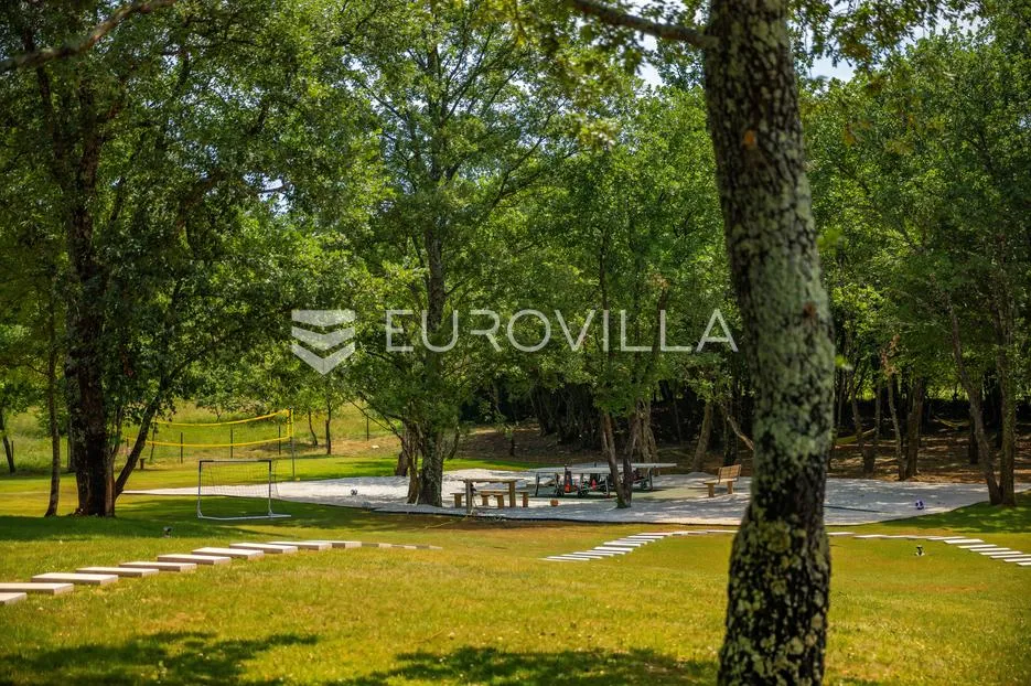 istra, labin, vrhunska moderna villa "e", grijani bazen 48 m², 2642 m² uređene okućnice - slika 21
