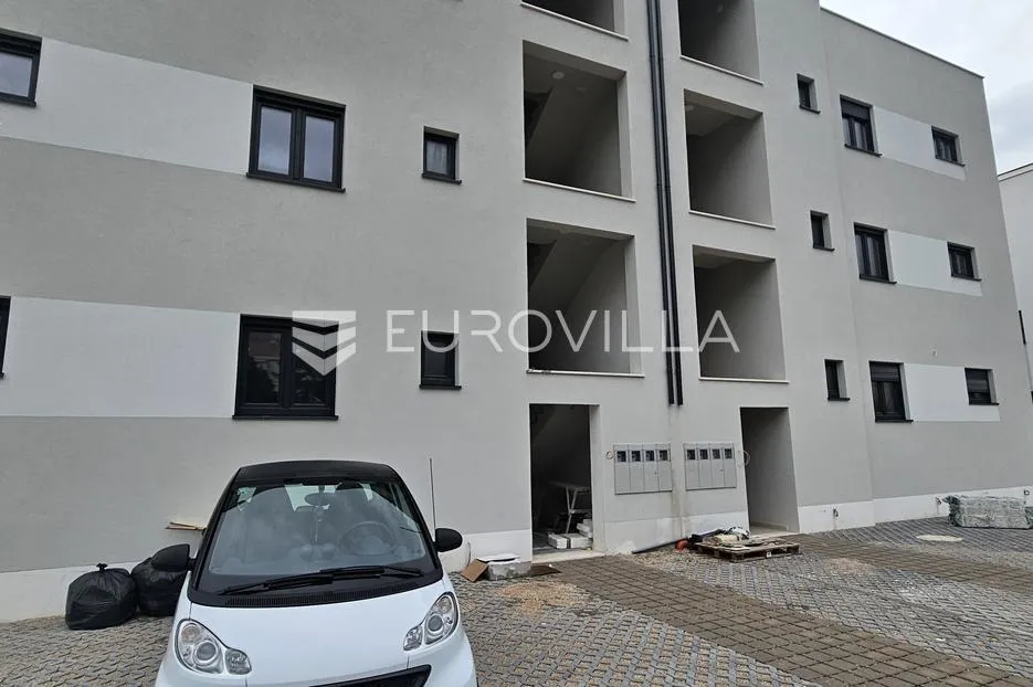kaštel lukšić, novogradnja, trosoban stan, 80 m², s vrtom veličine 100 m² - slika 3
