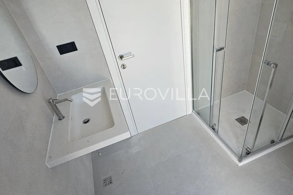 kaštela, penthouse od 102 m² treći kat s garažom povezan liftom - slika 17