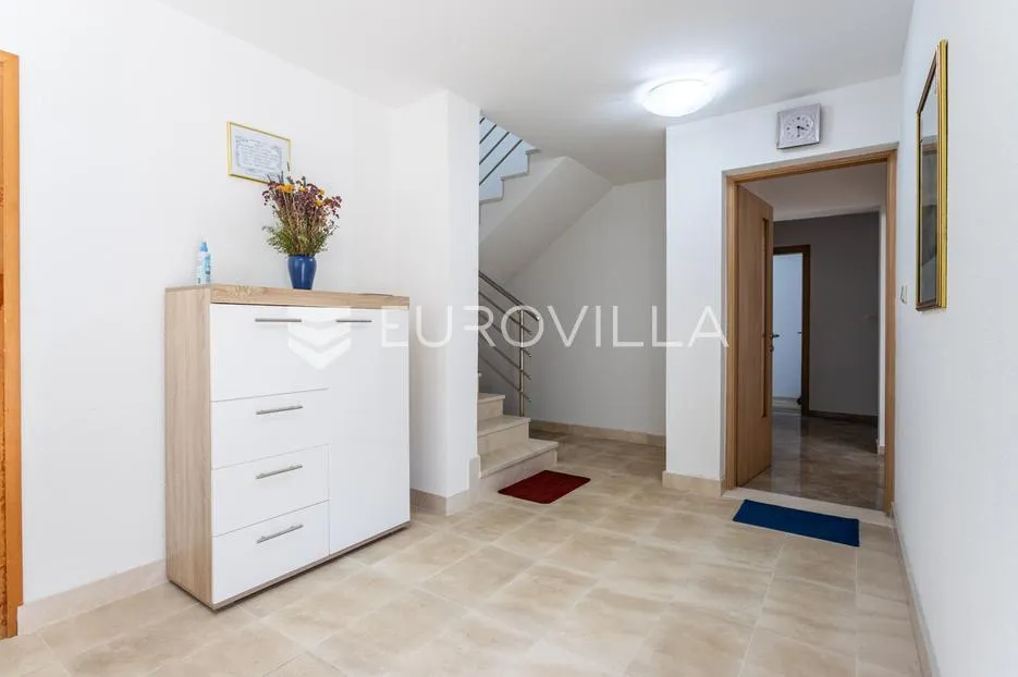 split, kamen, samostojeća kuća ukupne bruto površine 492 m² - slika 23