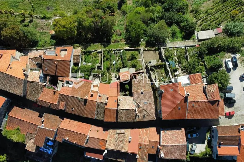 istra, motovun, kamena kuća za adaptaciju s dvorištem i poslovnim prostorom - slika 8