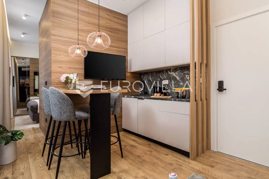 rijeka, centar, novouređen luksuzan stan 104 m² s tri apartmana - slika 14