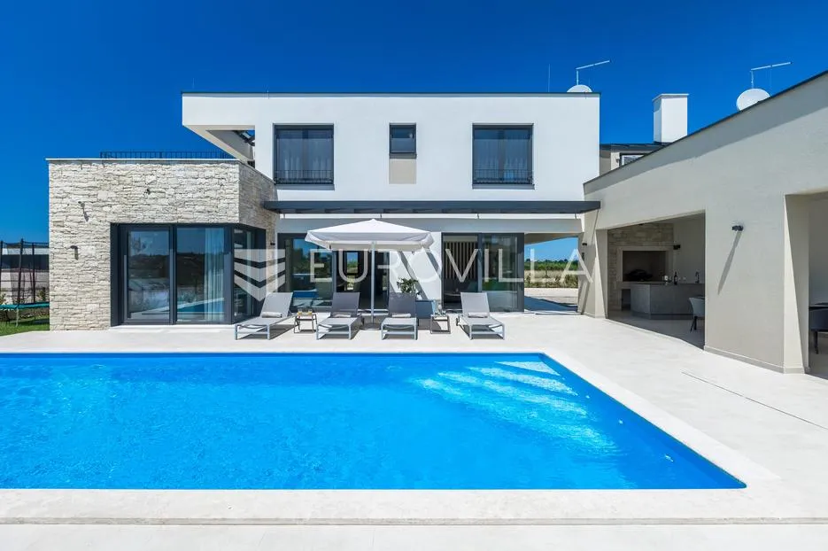istra, brtonigla, moderna vila s bazenom i jacuzzijem - slika 11