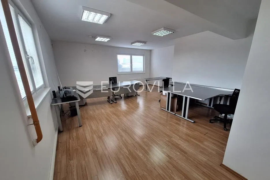 karlovac, ilovac, poslovna zgrada 530 m² s uredima i skladištem, odlična lokacija - slika 4