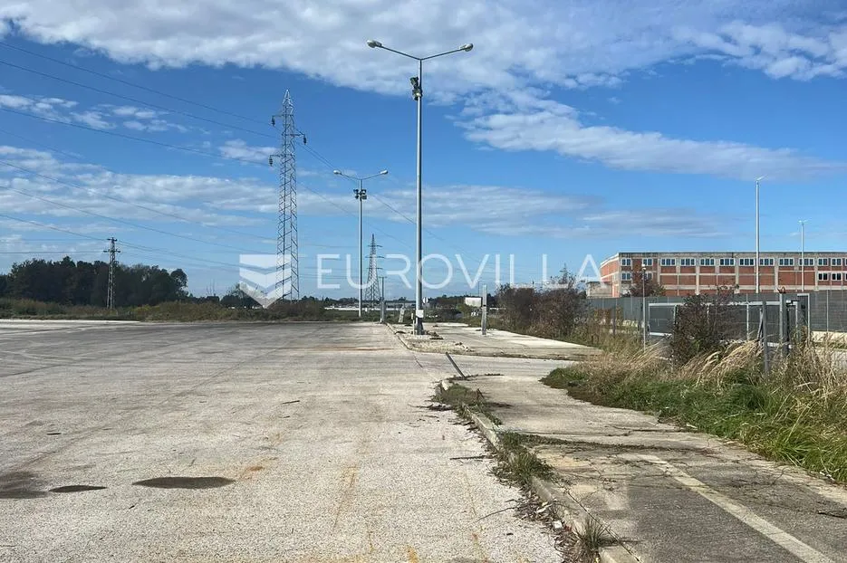 dugo selo, poslovna zona, skladišni prostor s dvije hale 500 m2, natkriveni prostor 640 m2 - slika 7