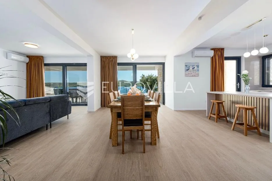 posedarje, moderna i elegantna vila prvi red uz more - slika 22