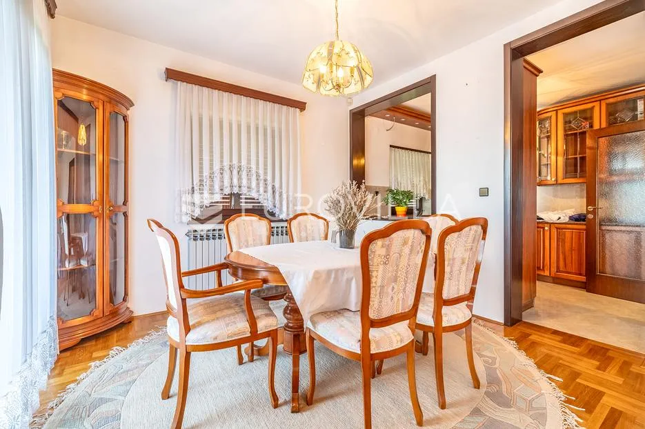 zagreb, lučko, odlična kuća 400 m² na zemljištu od 1740 m² - slika 19