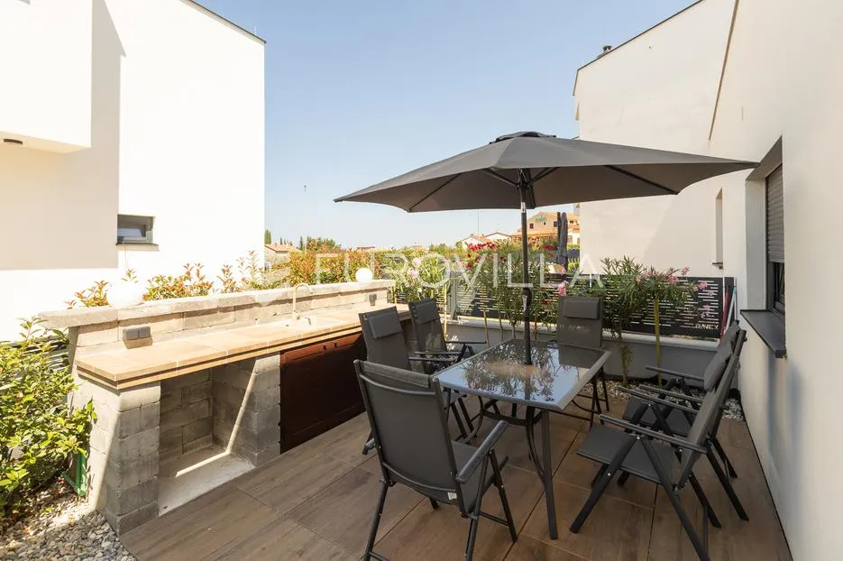 istra, poreč, najam kuće 116 m² s jacuzzijem i vrtom na super lokaciji s pogledom na more - slika 36