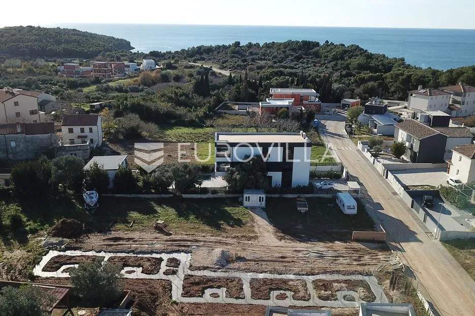 istra, premantura, dvoetažni stan, vrt i dva parkirna mjesta - slika 24