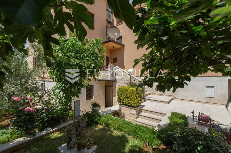 štinjan, prekrasna kuća u nizu s vrtom i pogledom more 300 m² - slika 60