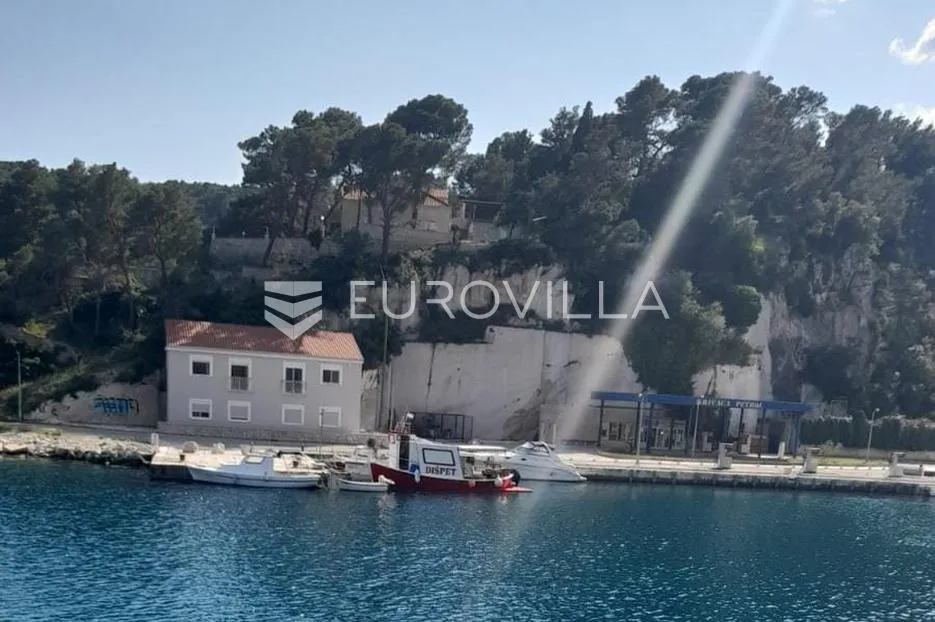 brač, selca, prvi red do mora kuća s apartmanima i poslovni prostor - slika 2