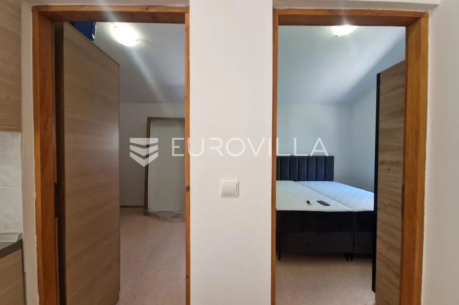 vir, kuća s dva apartmana, 6 spavaćih soba i velikim privatnim dvorištem - slika 28