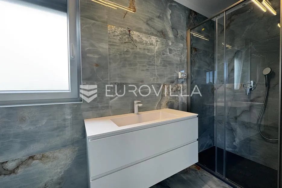 istra, poreč, luksuzna kuća 150m od mora - slika 20