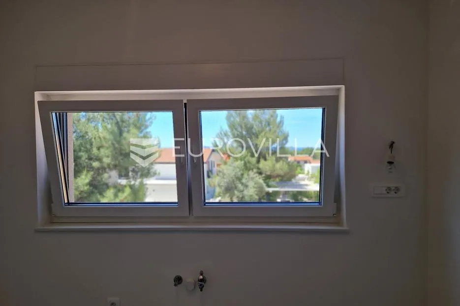 vir, moderan jednosoban apartman u novogradnji, južna strana otoka - slika 16