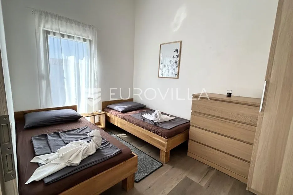 vir, atraktivna apartmanska kuća s 4 stambene jedinice udaljene 150 m od plaže - slika 23