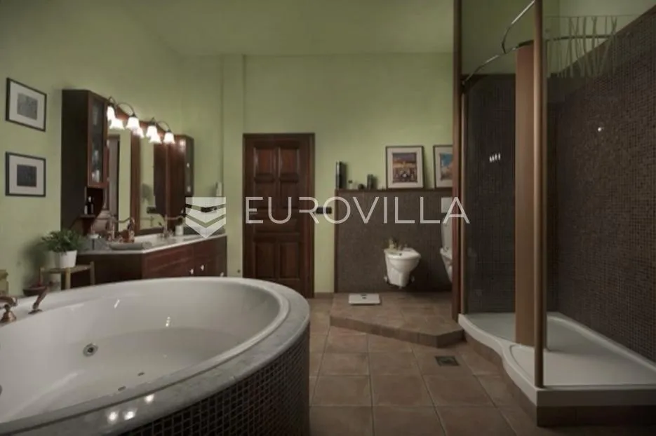 unikatna dvorac, vila u istri, barban okolica, s bazenom i prostranom okućnicom - slika 25