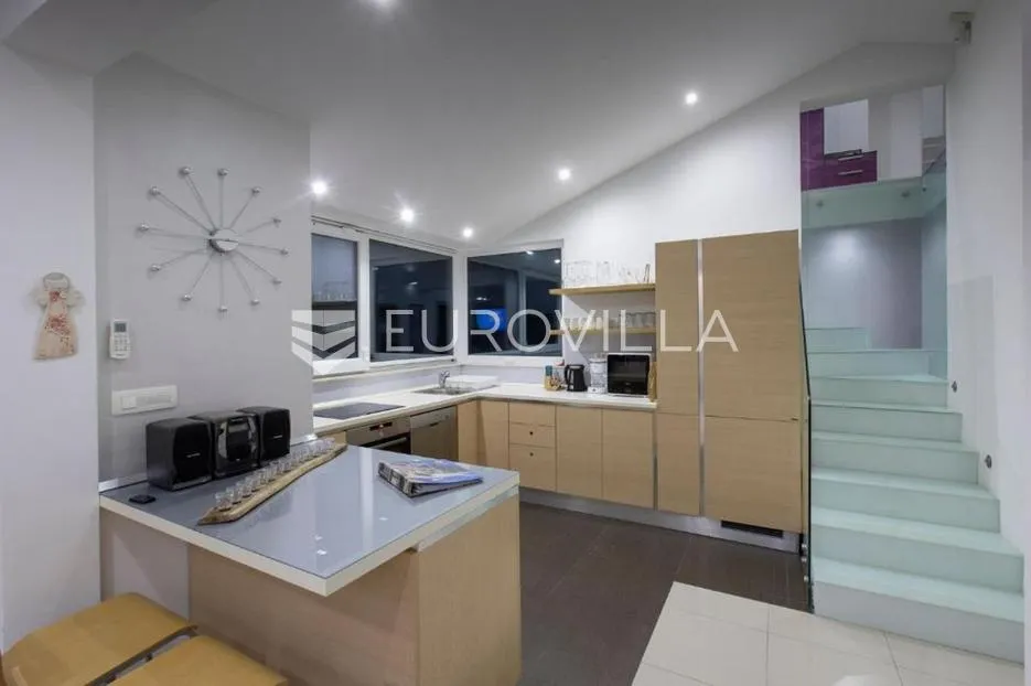 rogoznica, kuća s bazenom i pogledom na more, 352 m² - slika 11