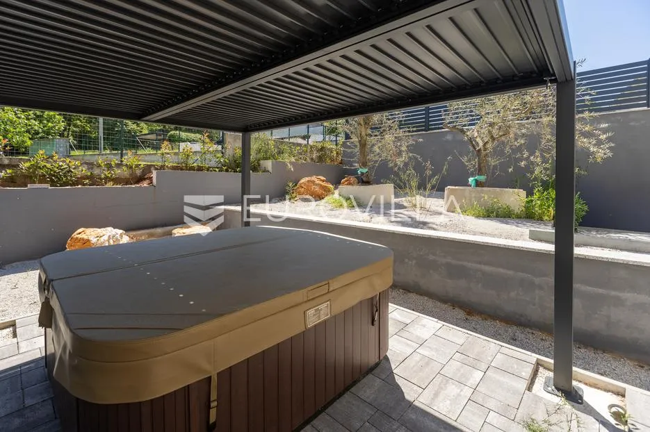 istra, poreč, suvremena kuća s privatnim vrtom, jacuzzijem i saunom - slika 7
