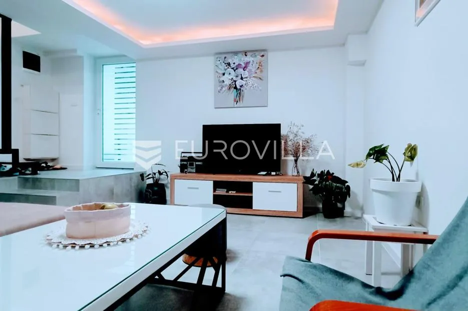 renovirana kamena kuća u okolici pule - slika 3