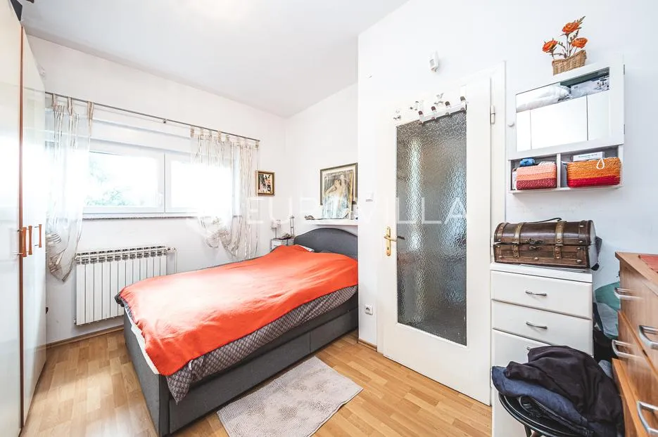 zagreb, pantovčak, prostrana obiteljska kuća 400 m² na parceli 735 m², prekrasan pogled - slika 12