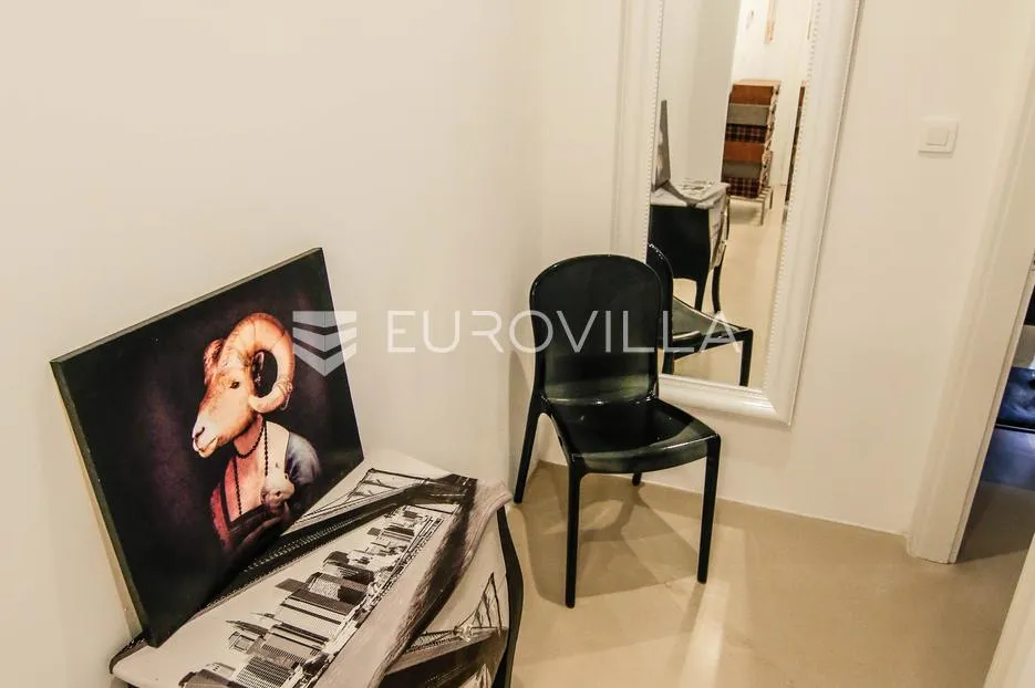 split, centar, prekrasan stan u samom centru grada - slika 5