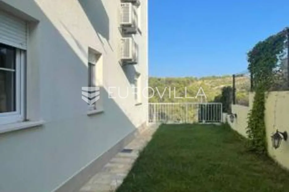 žedno, otok čiovo, višekatnica podijeljenja na 2 stana s pogledom na more - slika 7