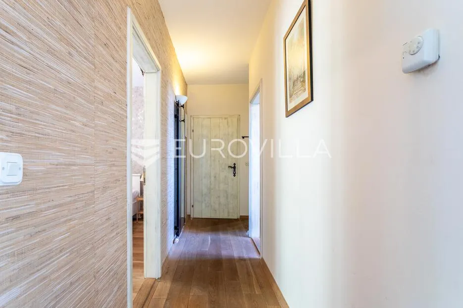 brač, supetar, kuća ukupne površine 372 m² na zemljištu površine 411 m² - slika 31