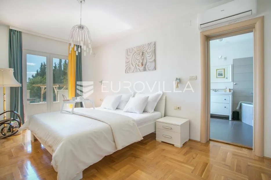trogir - plano, kuća s bazenom na mirnoj lokaciji - slika 5