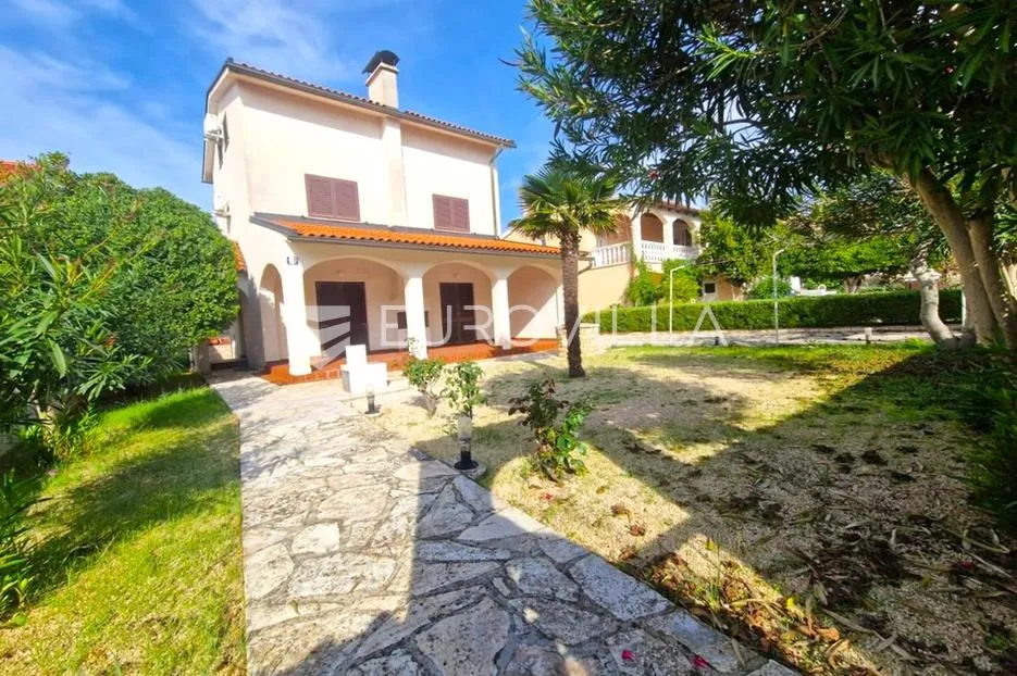 vir, šarmantna kuća s velikim vrtom i garažom na izuzetnoj lokaciji - slika 4