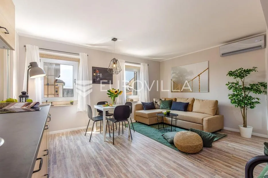 rijeka, centar, novouređen dvoetaži stan nkp 125 m2 s četiri apartmana - slika 10