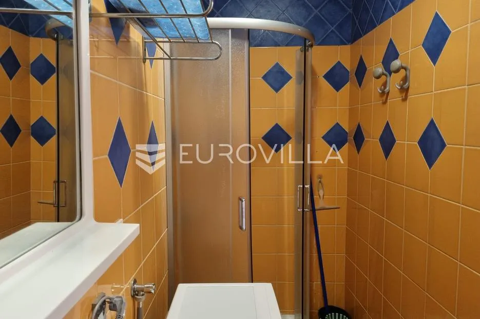 pula, zgrada sa 4 stana po 40 m2 u centru grada - pogodna za najam - slika 23