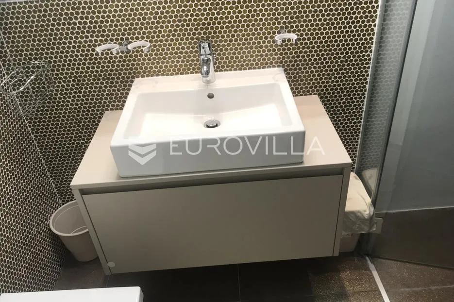 istra, rovinj, luksuzni penthouse nkp 186m2 na super lokaciji s dva garažna mjesta - slika 8