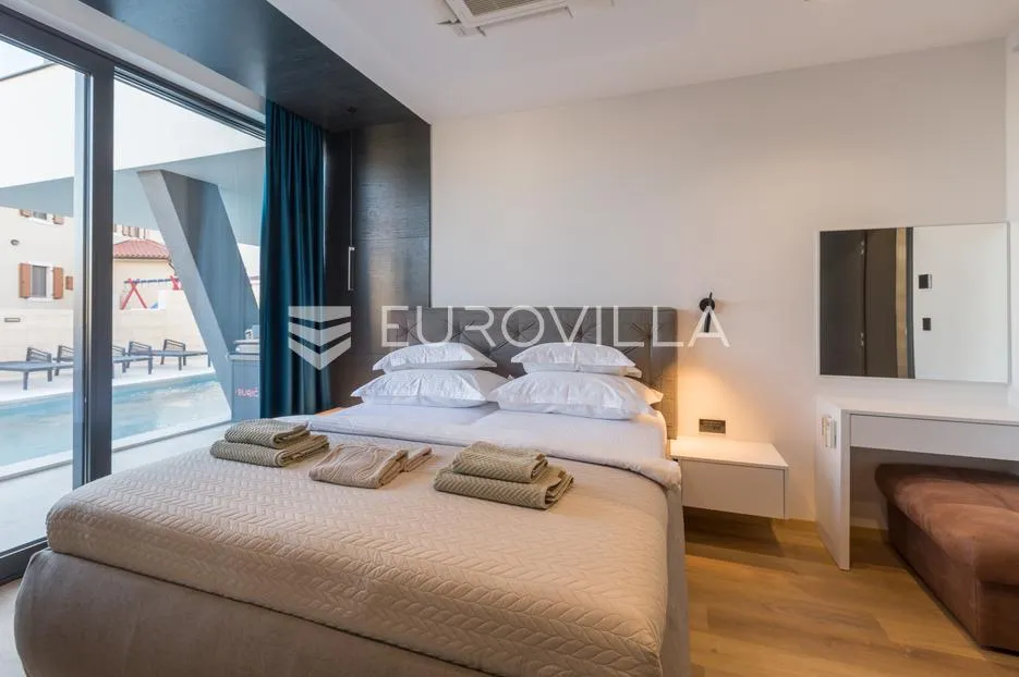 medulin, besprijekornog luksuzna vila 400 m² s bazenom, 300 m od plaže - slika 9