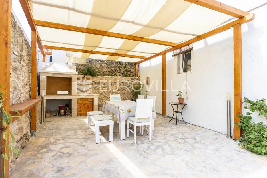 hvar, vrbanj, renovirana kamena kuća - slika 32