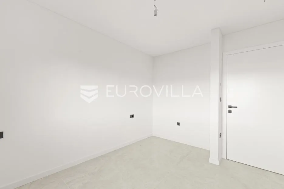 istra, poreč, novogradnja, prostrani penthouse sa krovnom terasom, odlična lokacija - slika 37