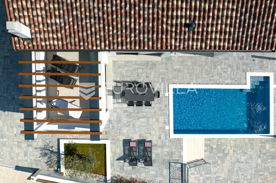 istra, krnica, moderna samostojeća kuća s bazenom i pogledom na more, 200 m² - slika 9