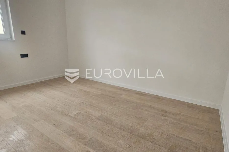 kaštel stari luksuzan stan 77 m² s velikom terasom i vrtom - slika 8