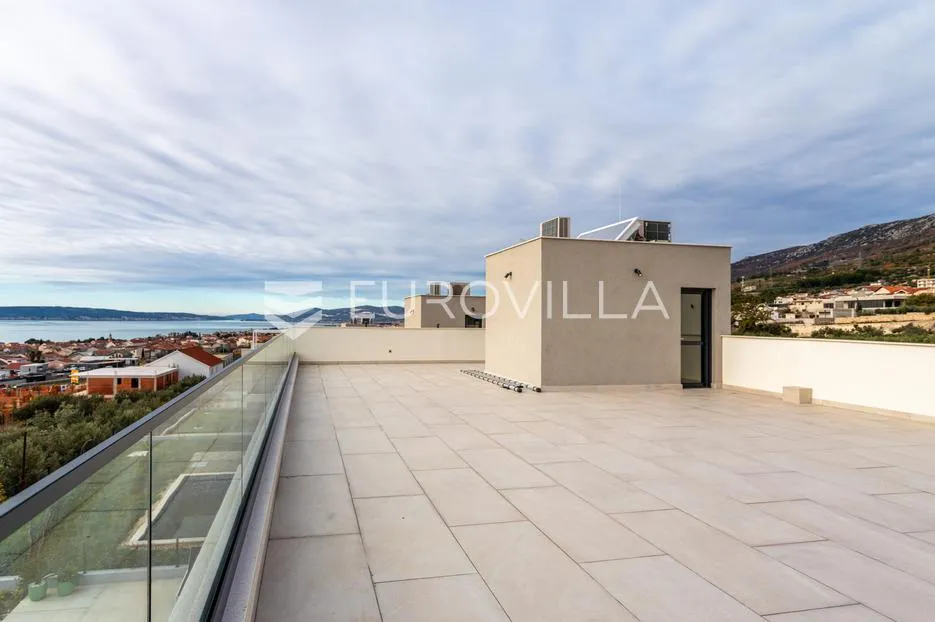 kaštel sućurac, novoizgrađena vila s bazenom i panoramskim pogledom na more - slika 34