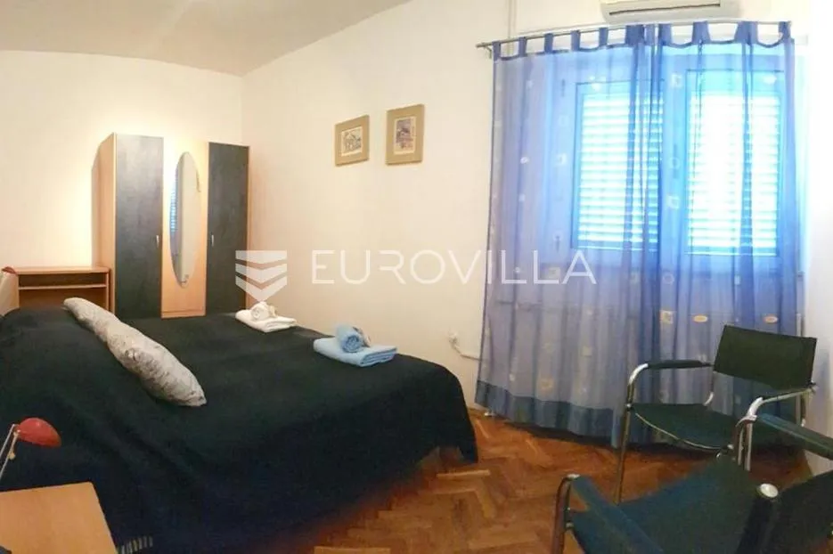 brač, supetar, samostojeća kuća s četiri stambene jedinice - slika 26