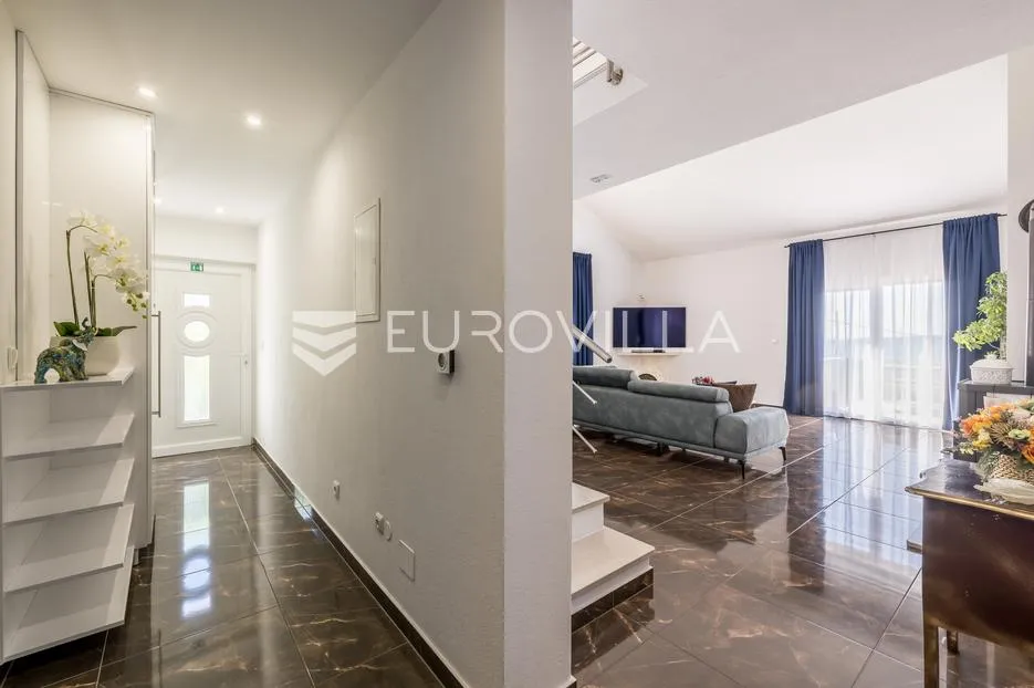 kaštel stari, atraktivna kuća s bazenom na mirnoj lokaciji - slika 20