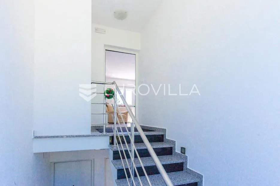 crikvenica, eksluzivni četverosbni penthouse nkp 145 m2 s parkingom - slika 10