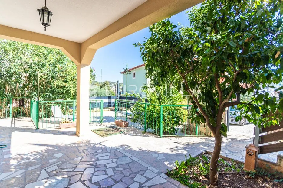 vinišće, samostojeća apartmanska kuća ukupne površine 259 m2 - slika 16